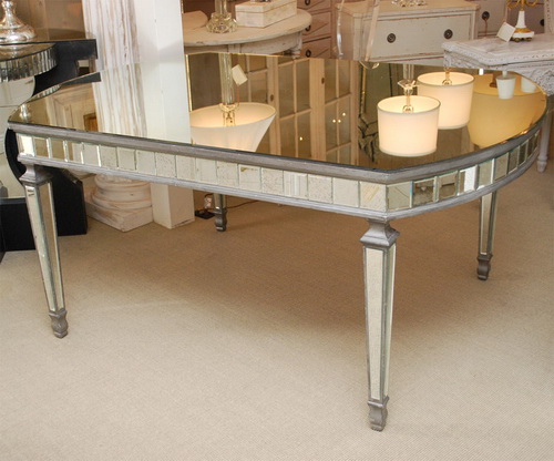 620067 Modern mirrored coffee table